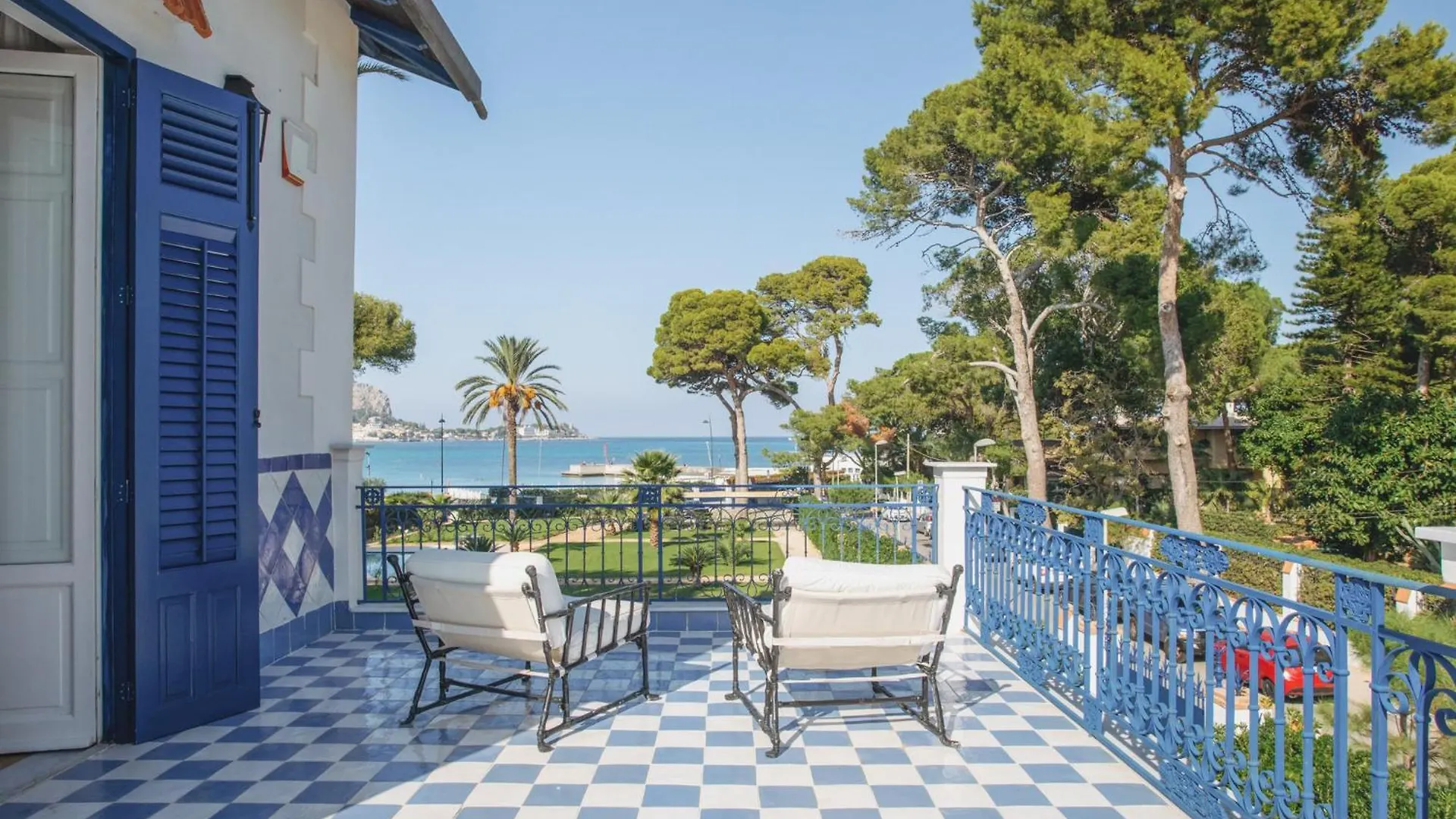 Egyptian Villa With Pool And Direct Access To The Sea Carini Italy